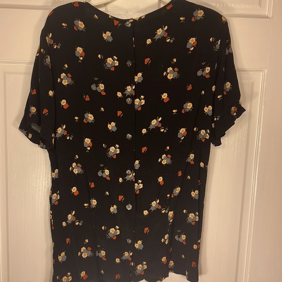 flowered blouse - Picture 3 of 3